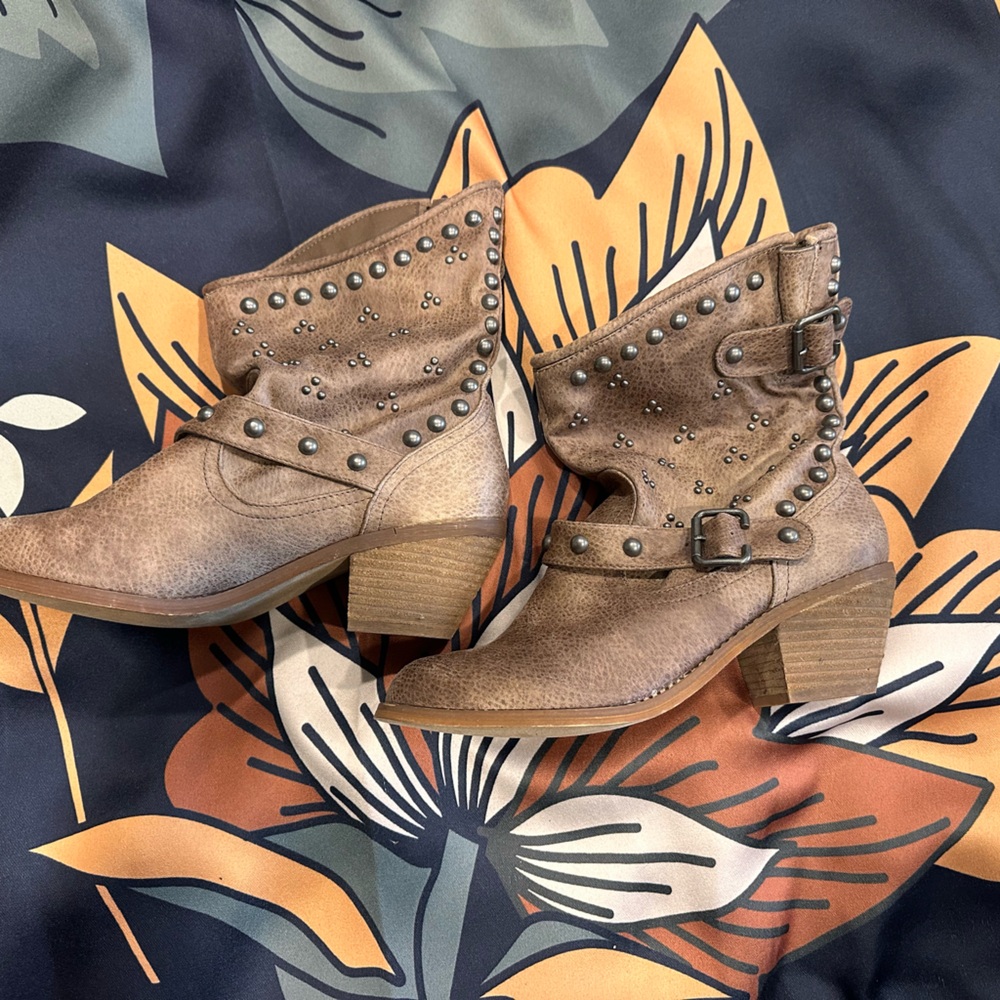 Not Rated Studded Brown Ankle Boots Size 9